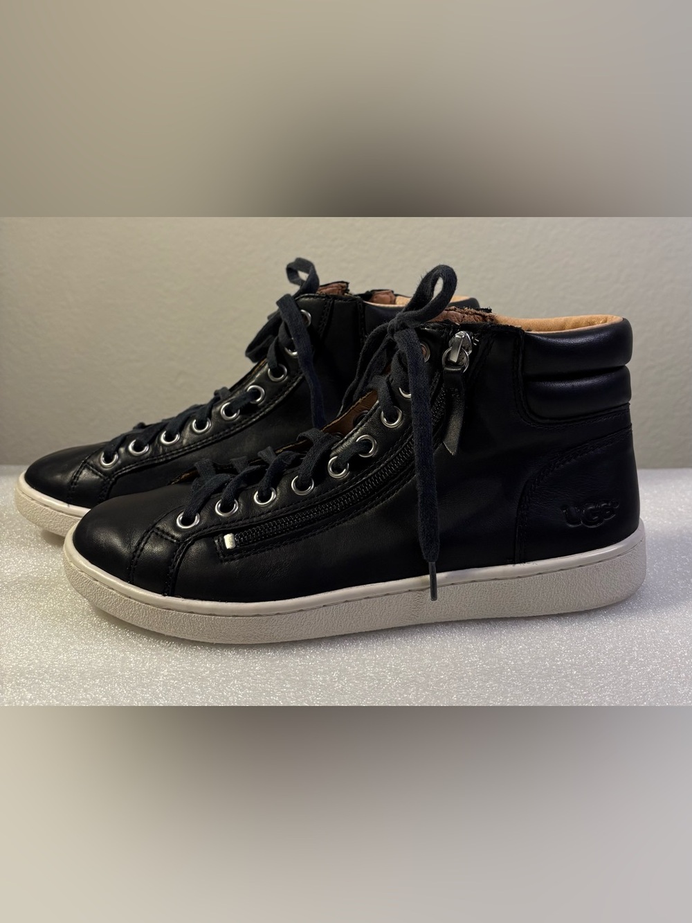 UGG Black Leather High Top Sneakers Size 7 Side Zip Lace Up